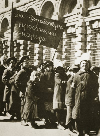 Russische Kinder demonstrieren für Bildung und ein besseres Leben, Februar 1917 (Sepia-Foto) von Russian Photographer